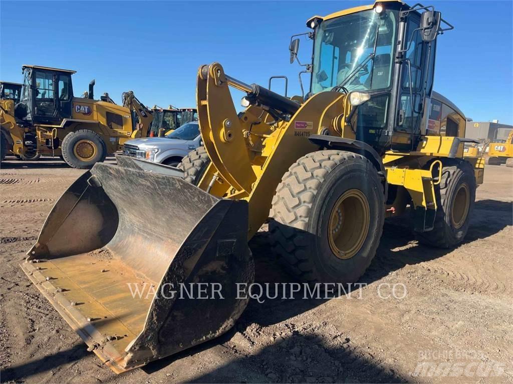 CAT 930M Kolové nakladače