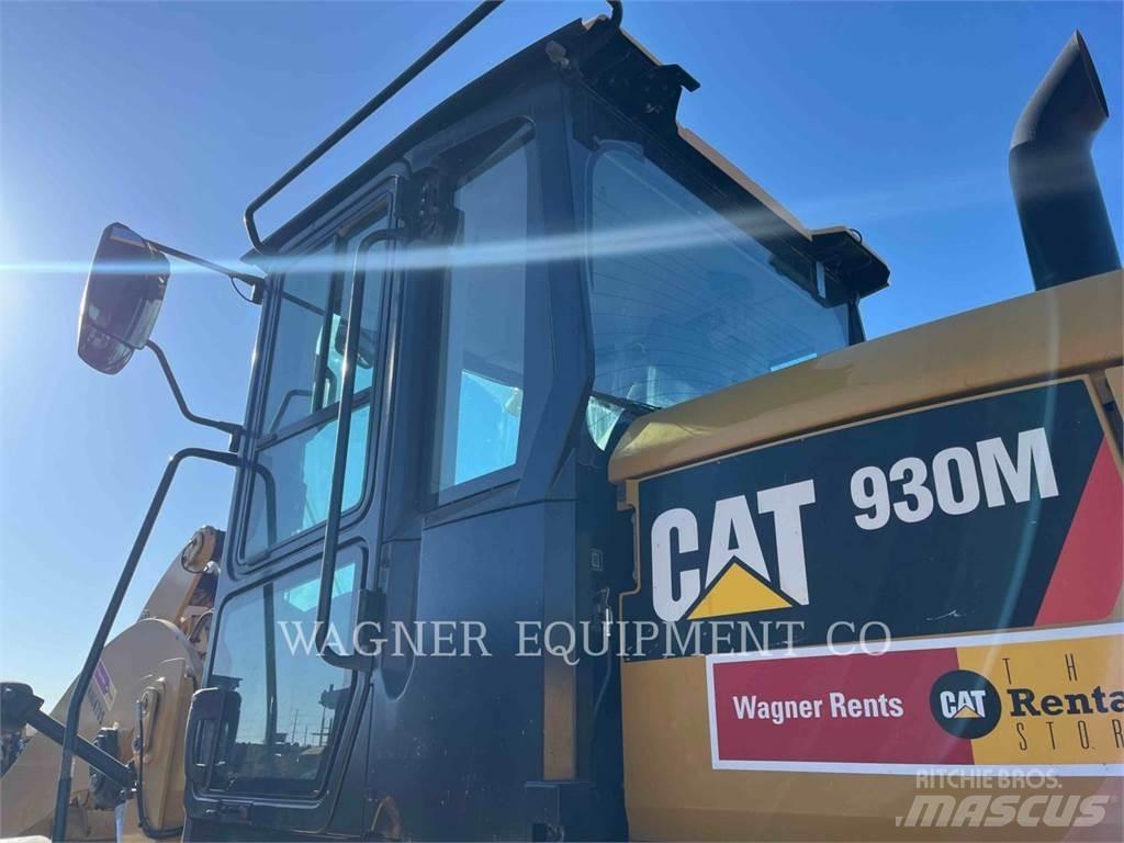 CAT 930M Kolové nakladače