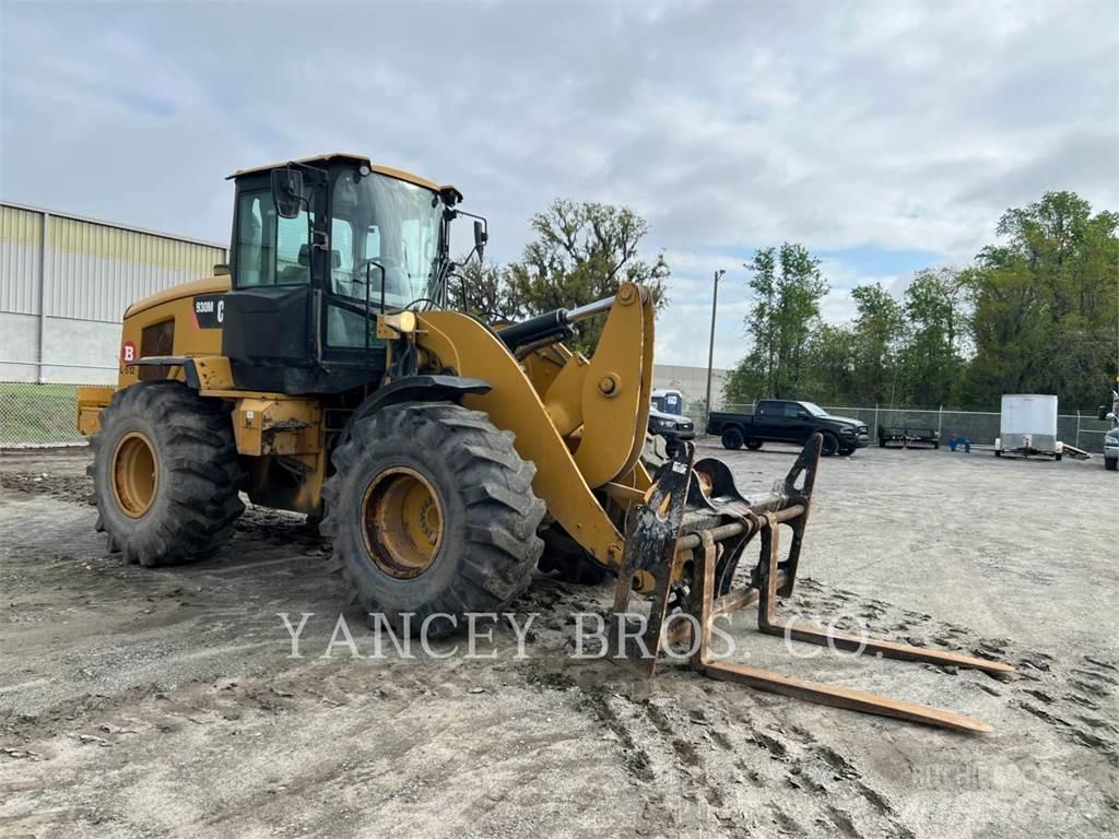 CAT 930M Kolové nakladače