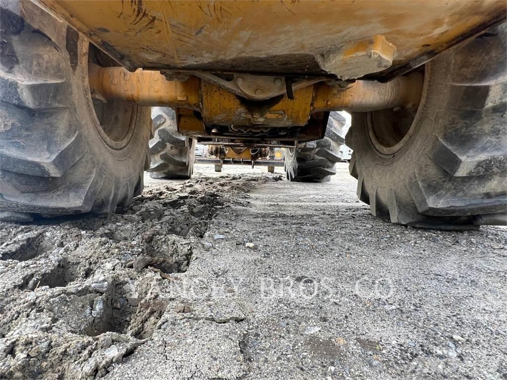 CAT 930M Kolové nakladače