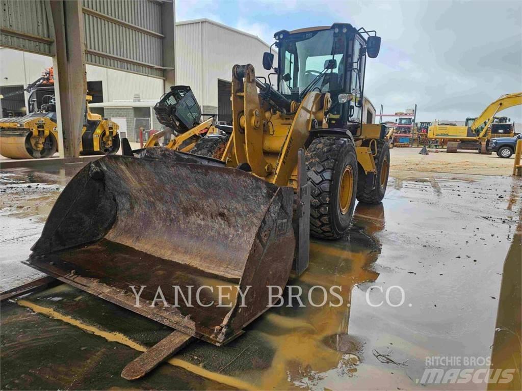 CAT 930M Kolové nakladače