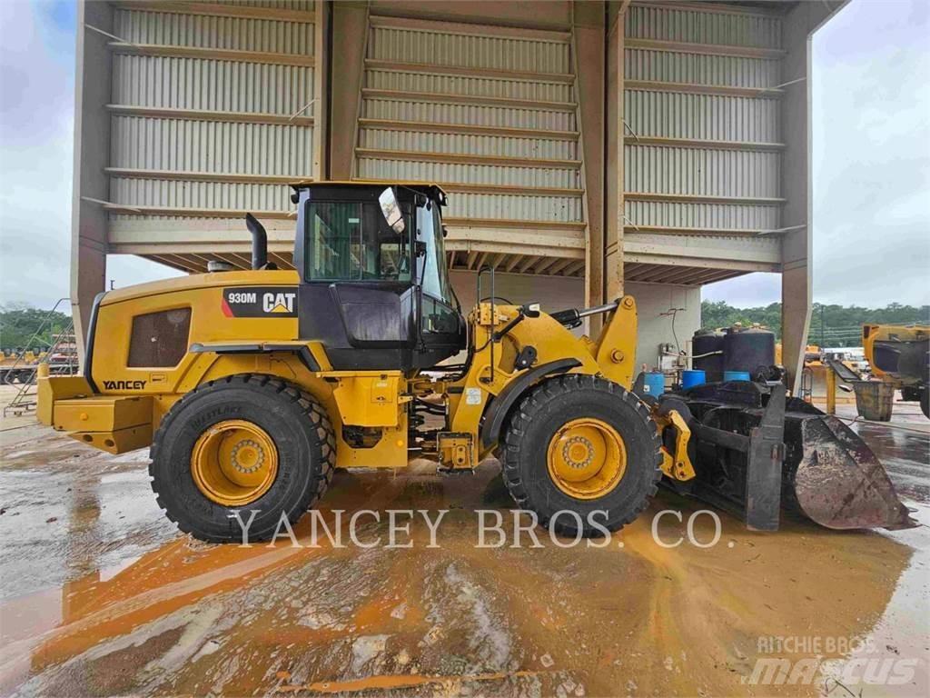 CAT 930M Kolové nakladače