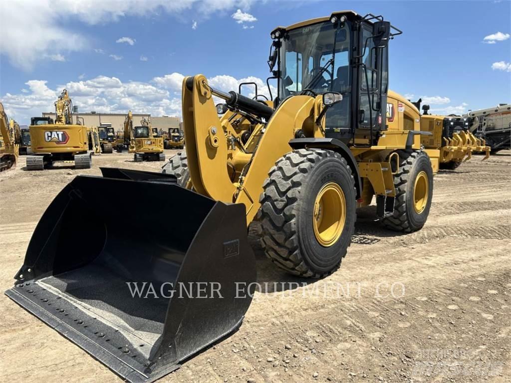 CAT 930M Kolové nakladače