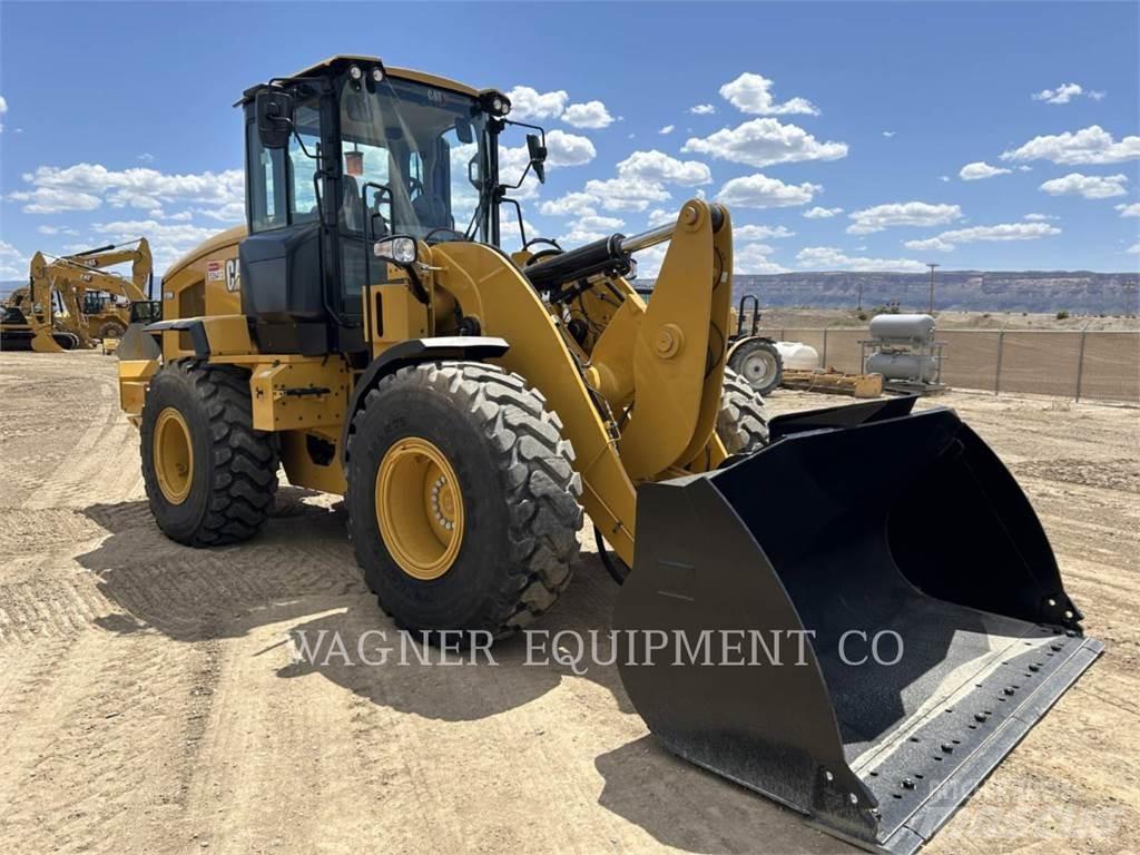 CAT 930M Kolové nakladače