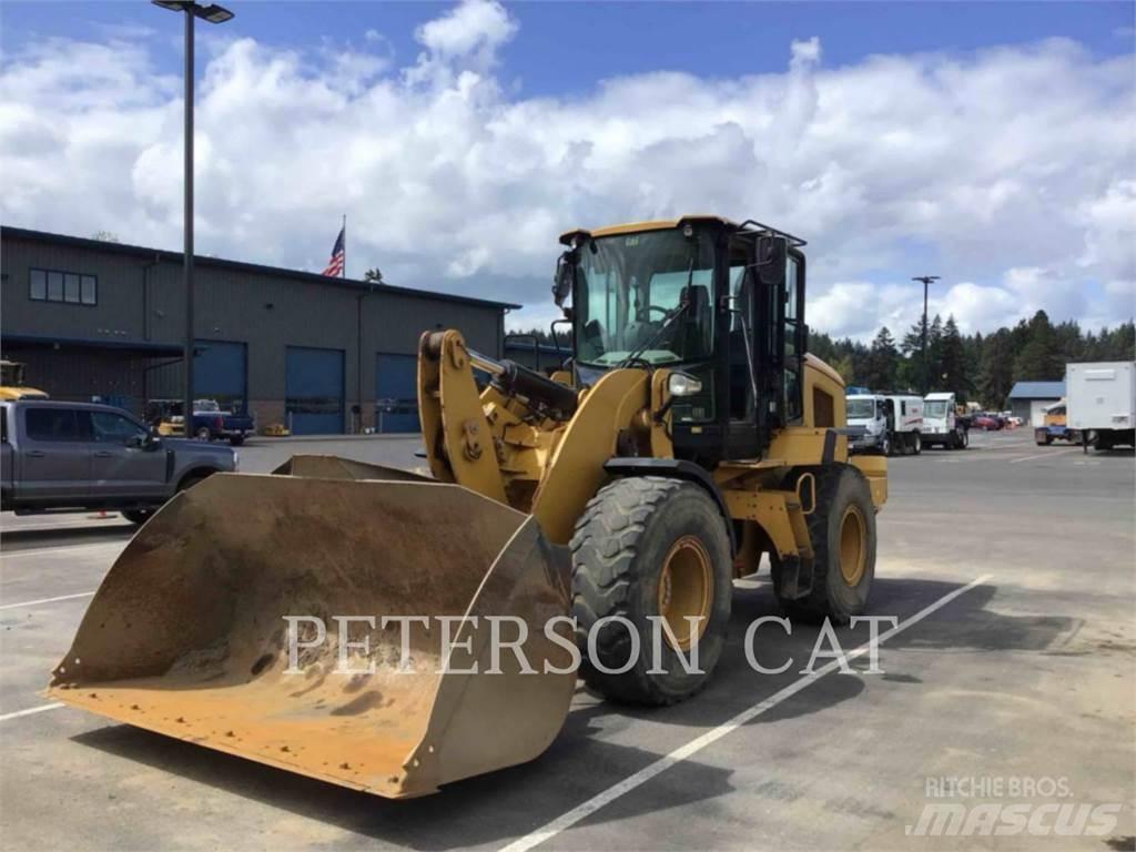 CAT 930M Kolové nakladače