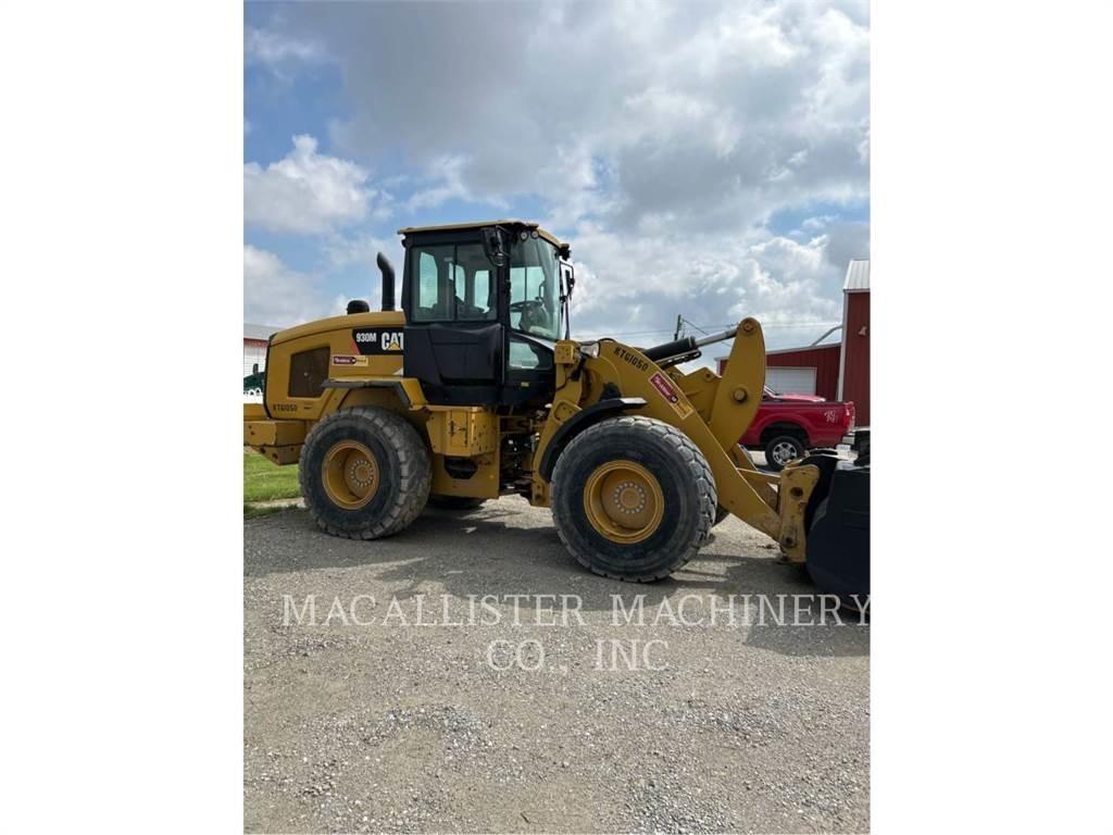 CAT 930M Kolové nakladače