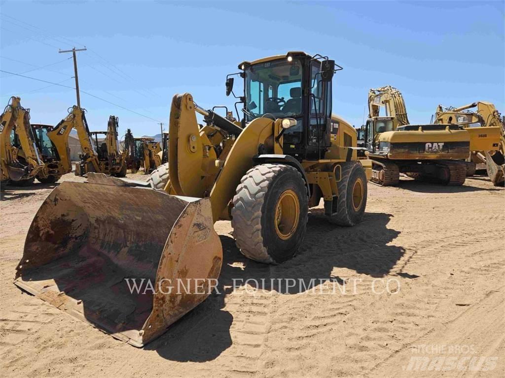 CAT 930M Kolové nakladače
