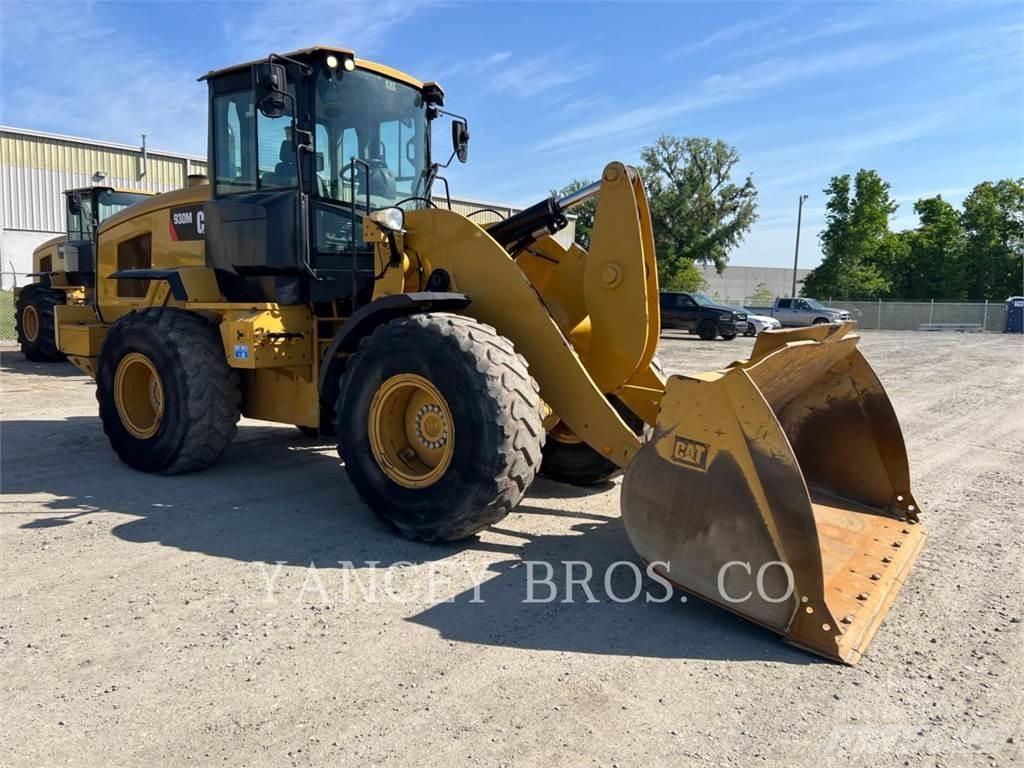 CAT 930M Kolové nakladače