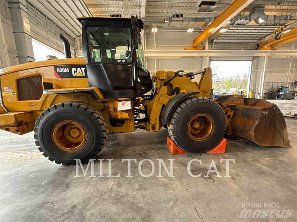 CAT 930M Kolové nakladače