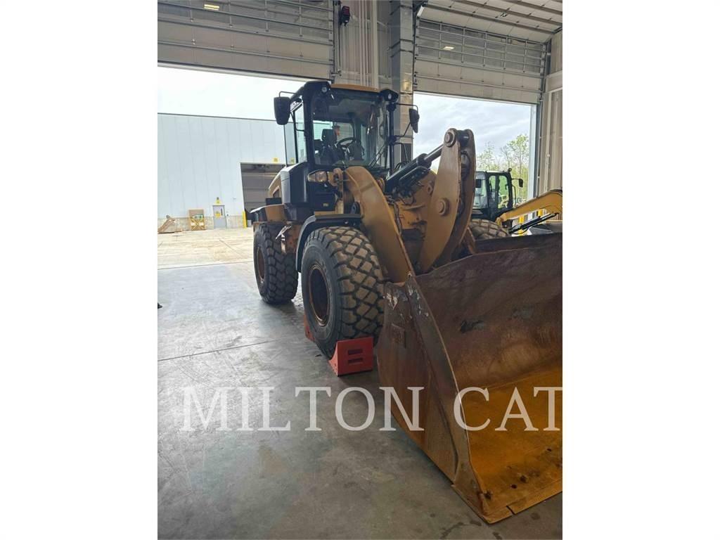 CAT 930M Kolové nakladače