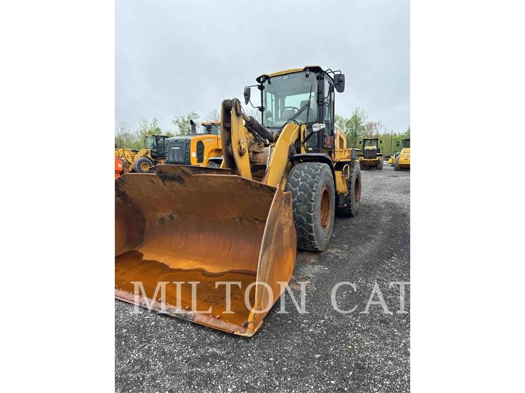 CAT 930M Kolové nakladače