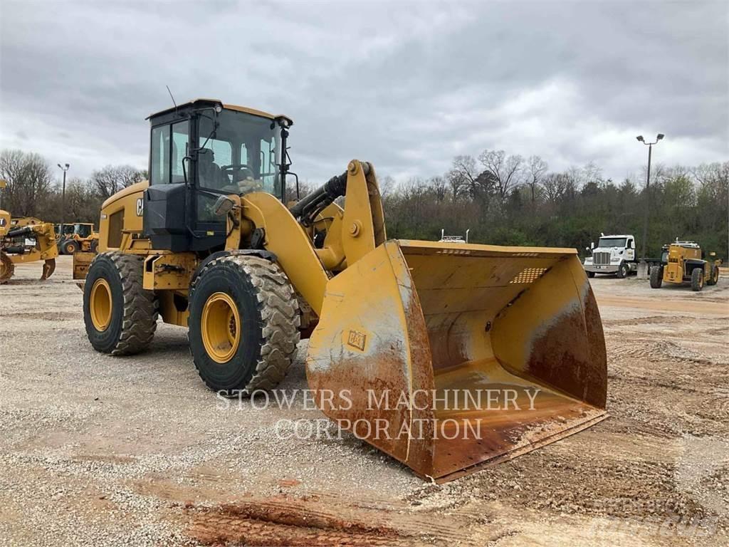 CAT 930M Kolové nakladače