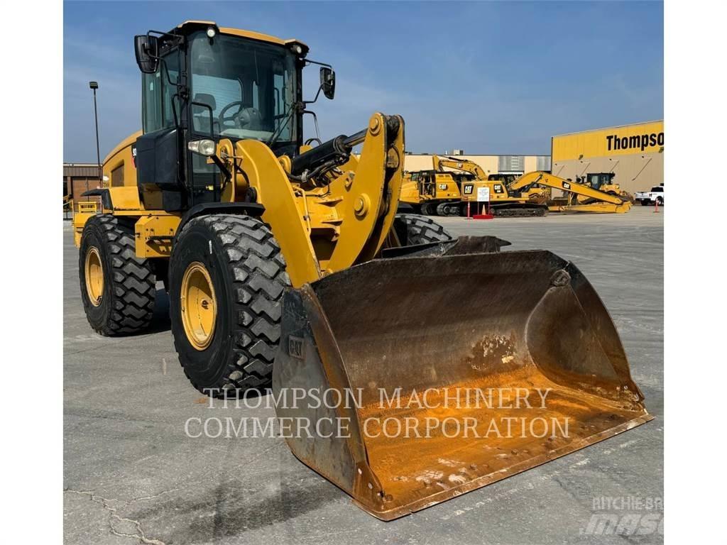 CAT 930M Kolové nakladače