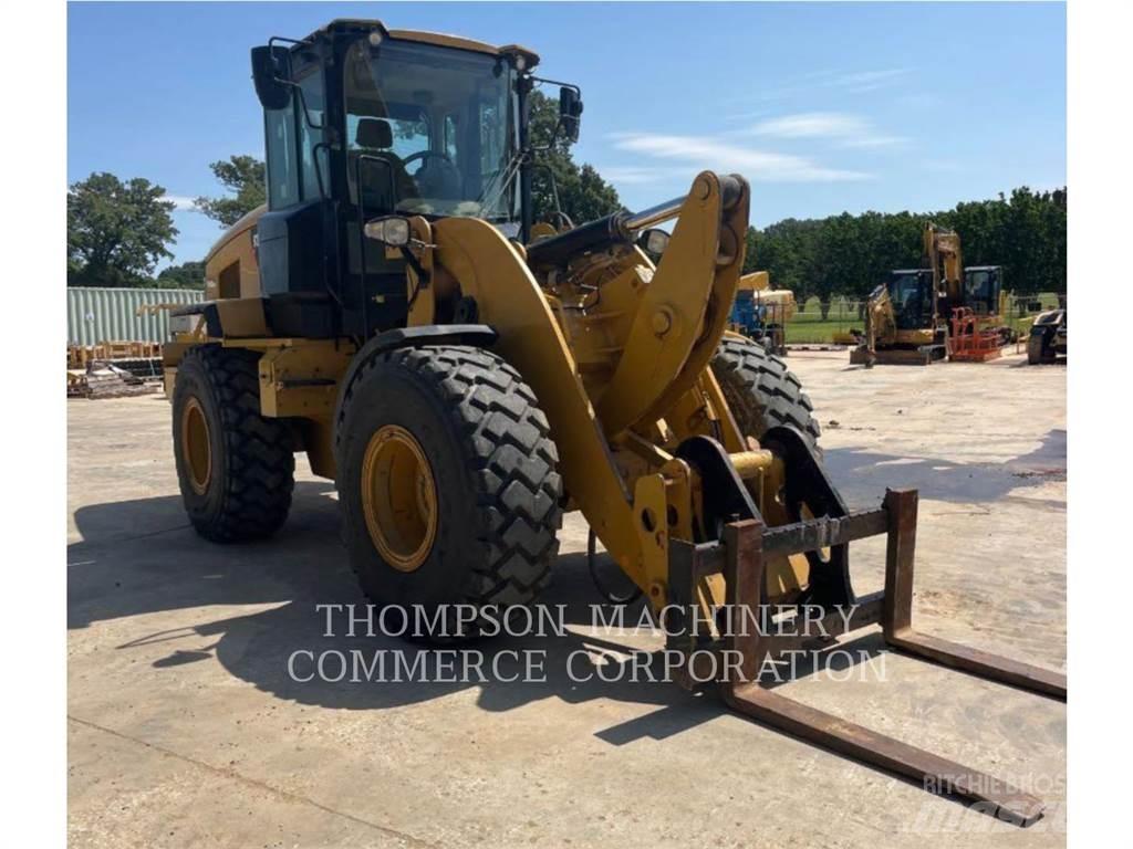 CAT 930M Kolové nakladače