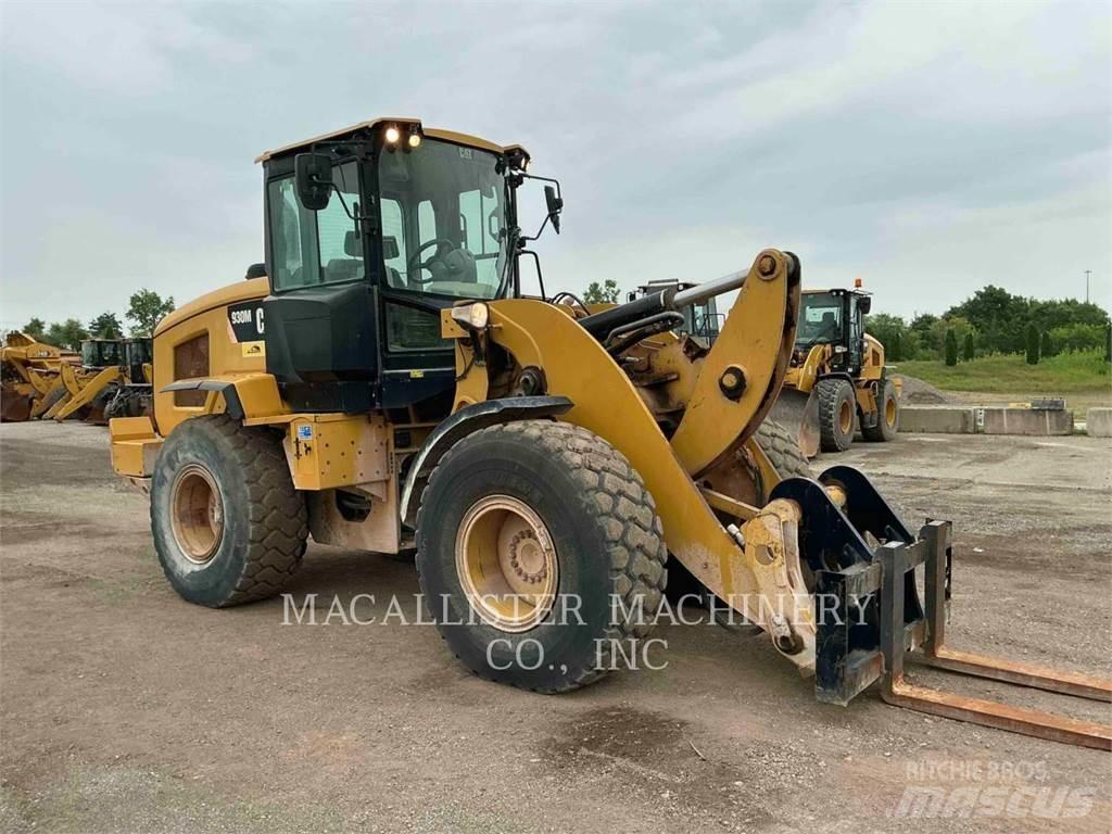 CAT 930M Kolové nakladače