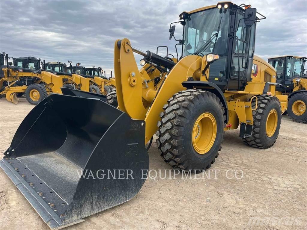 CAT 930M Kolové nakladače