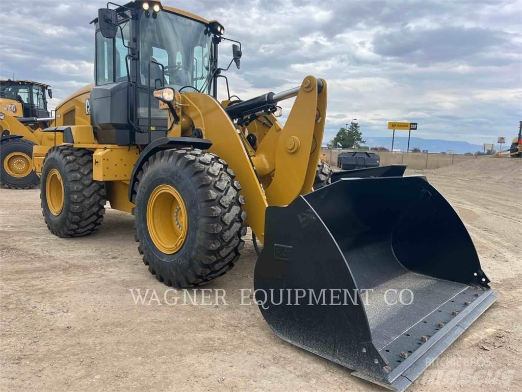 CAT 930M Kolové nakladače