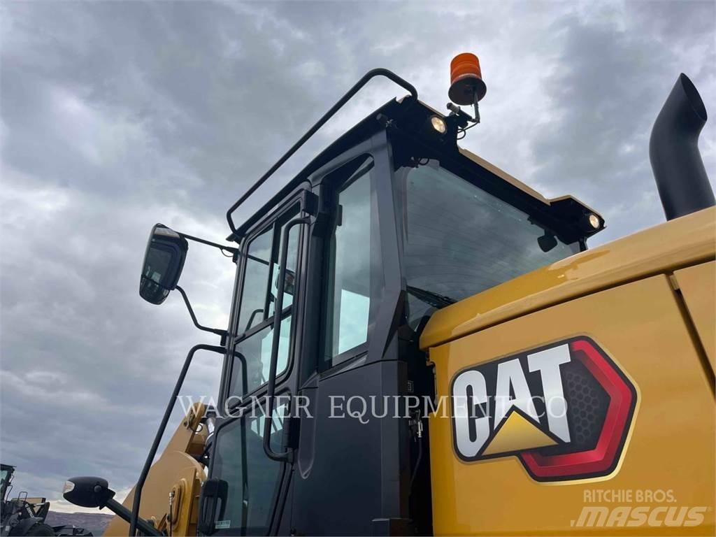 CAT 930M Kolové nakladače