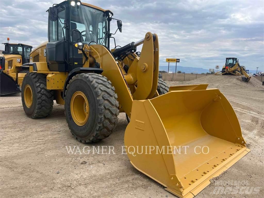 CAT 930M Kolové nakladače