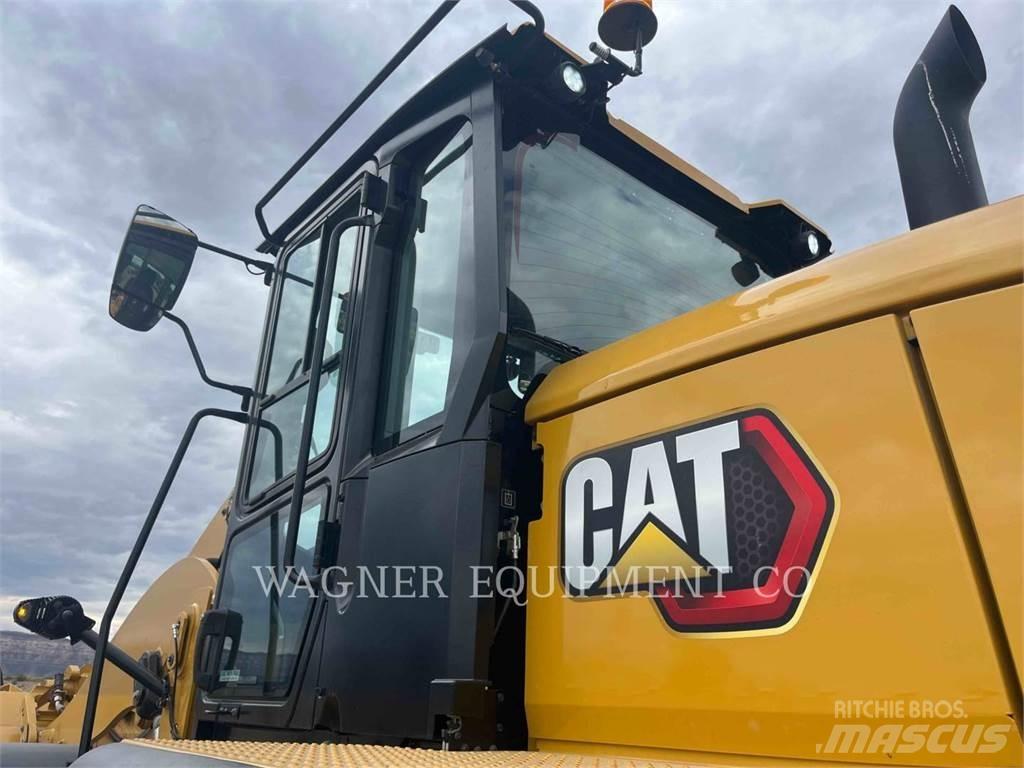 CAT 930M Kolové nakladače