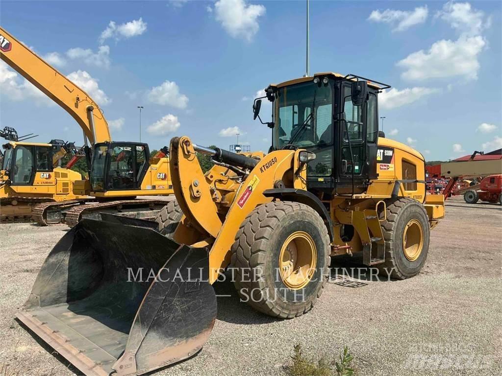 CAT 930M Kolové nakladače