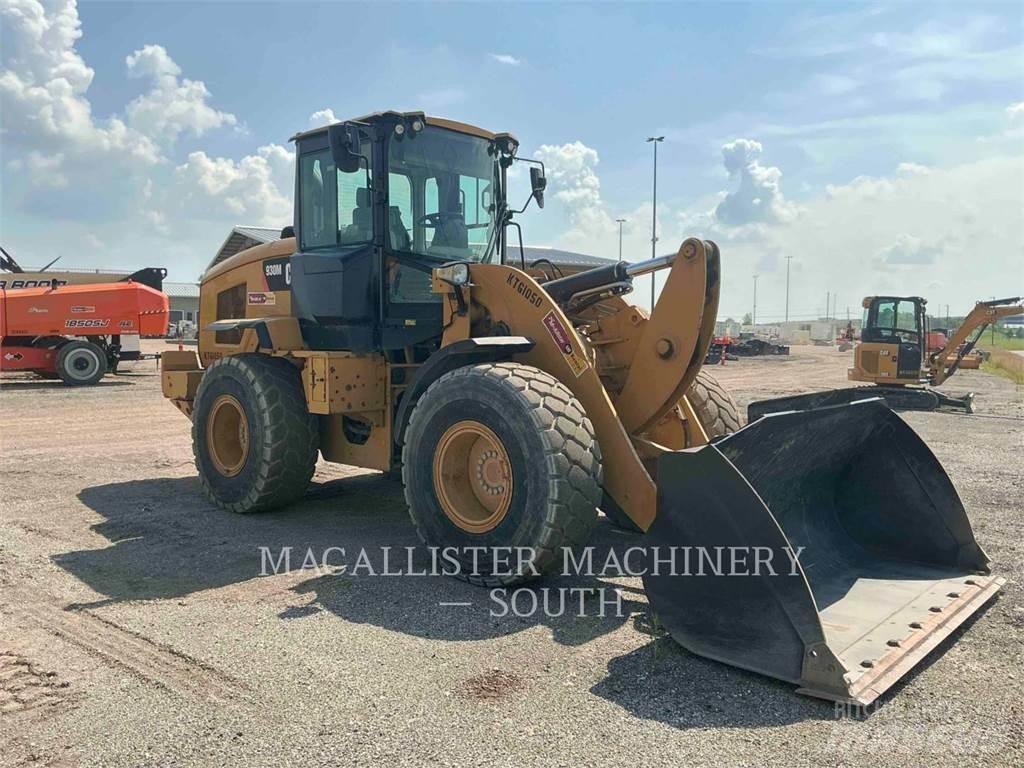 CAT 930M Kolové nakladače