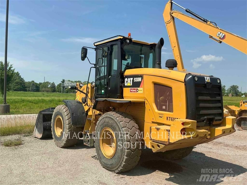 CAT 930M Kolové nakladače