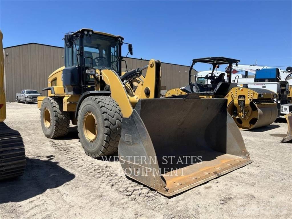 CAT 930M Kolové nakladače