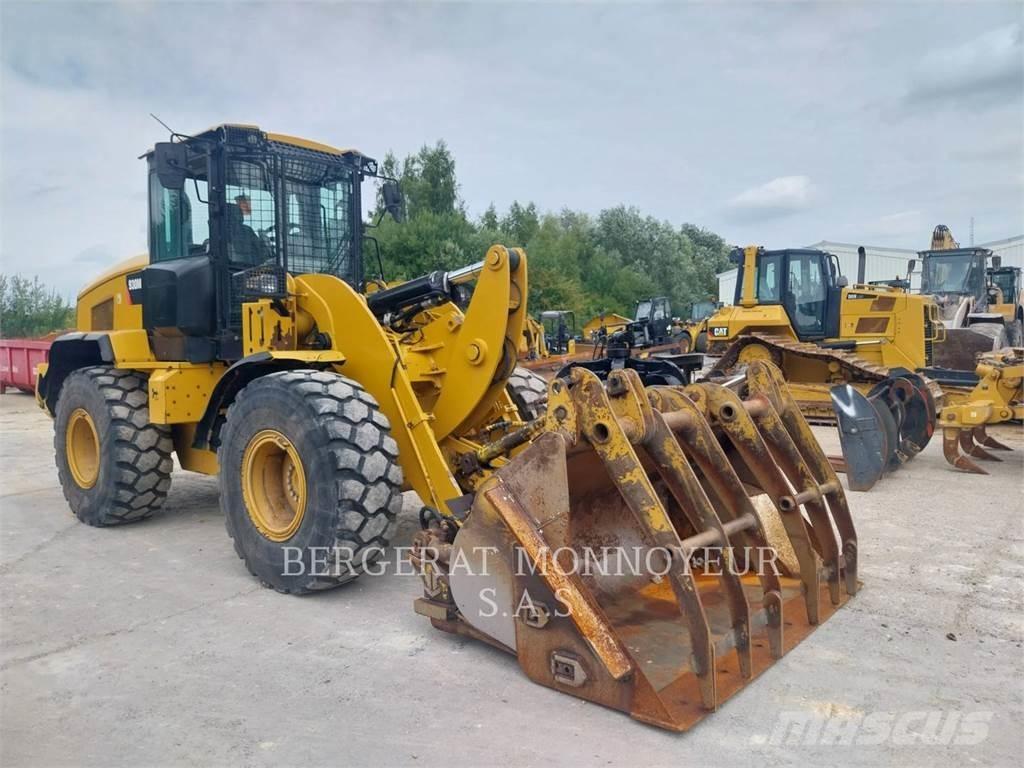 CAT 930M Kolové nakladače