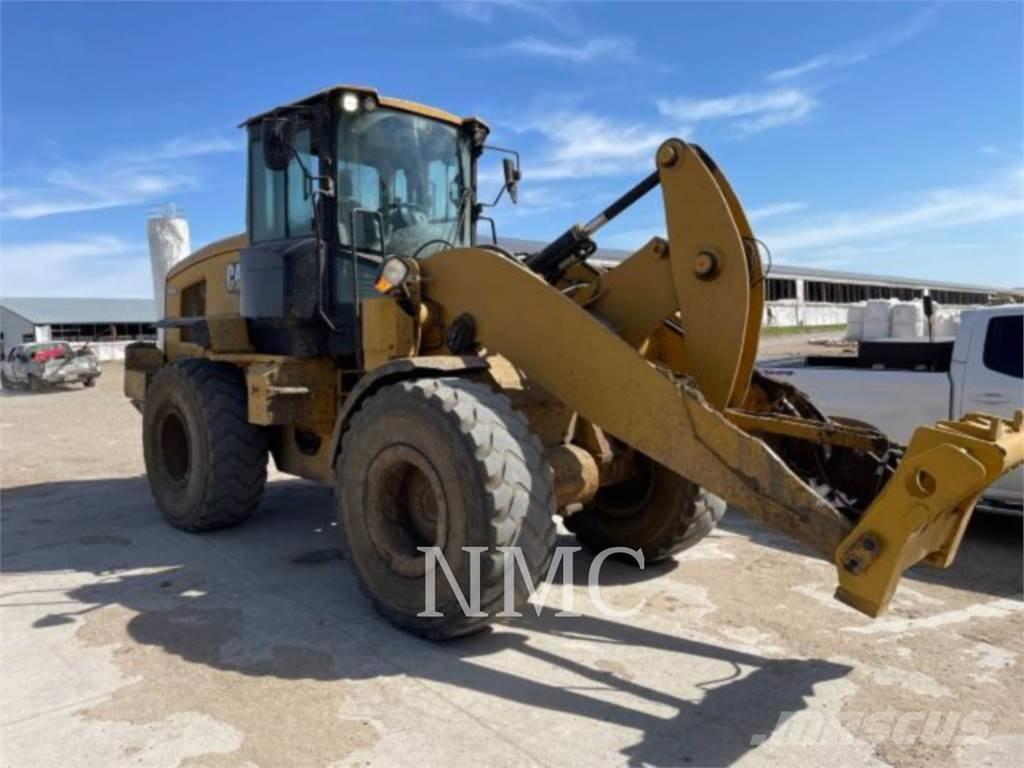 CAT 930M Kolové nakladače