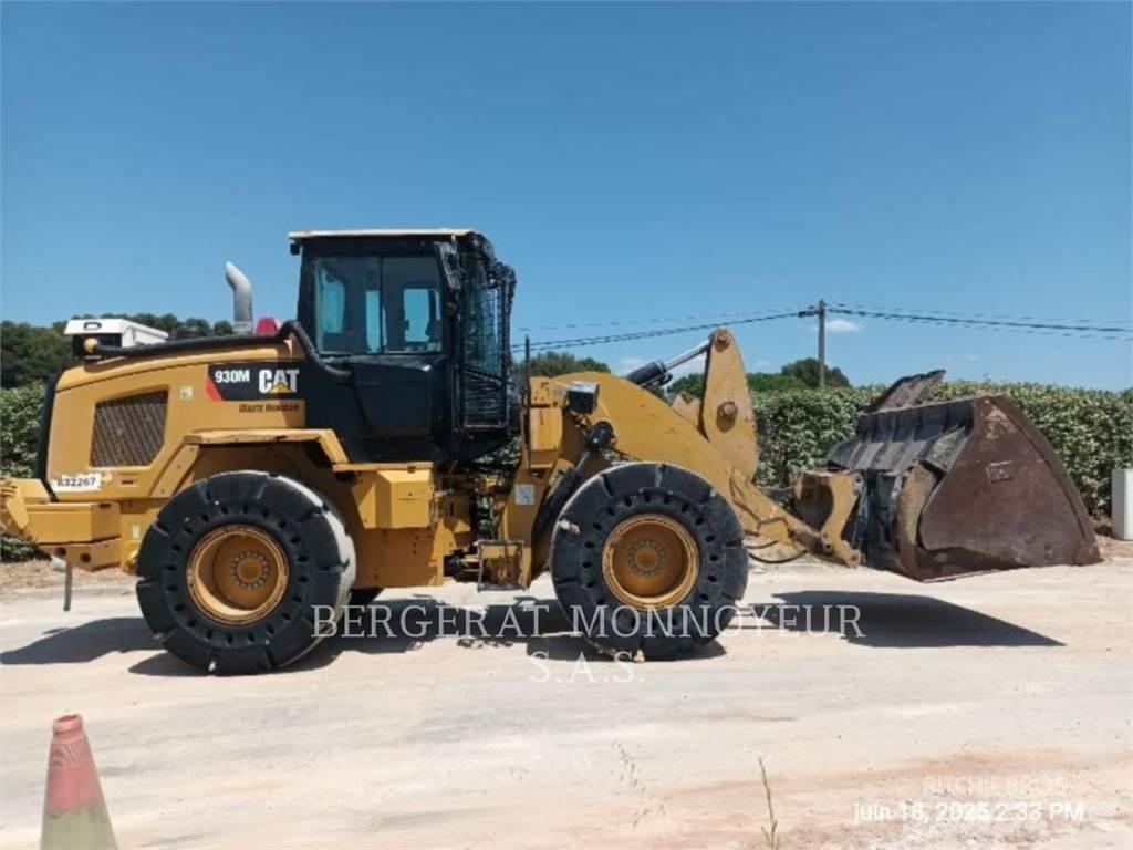 CAT 930M Kolové nakladače