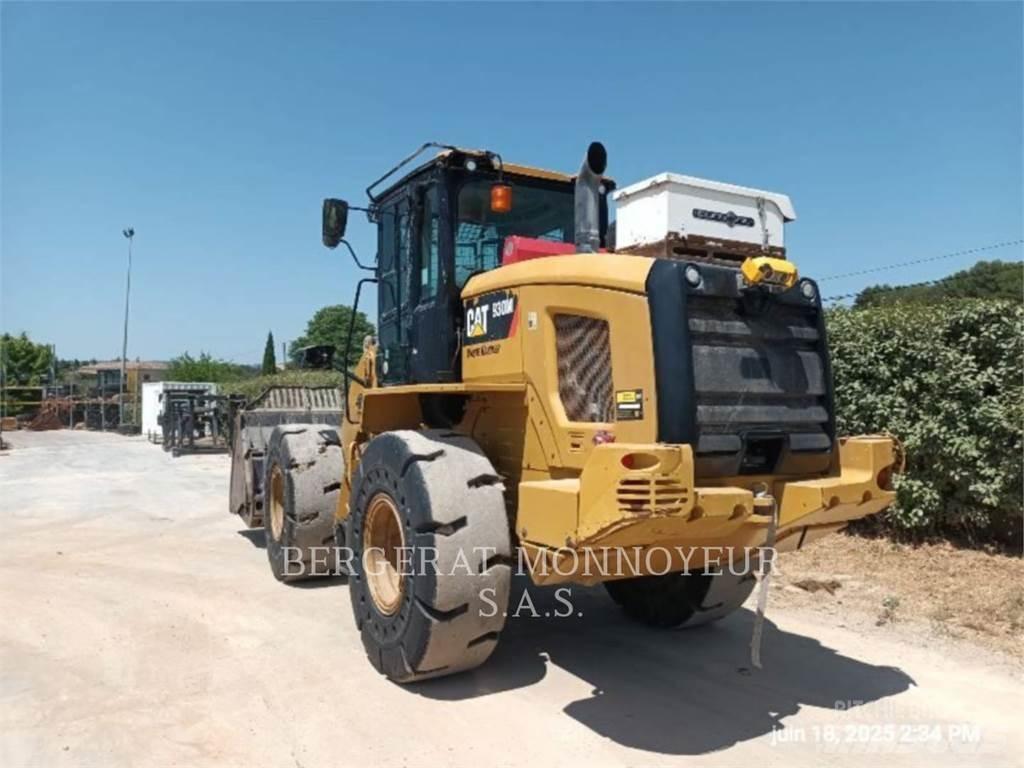 CAT 930M Kolové nakladače