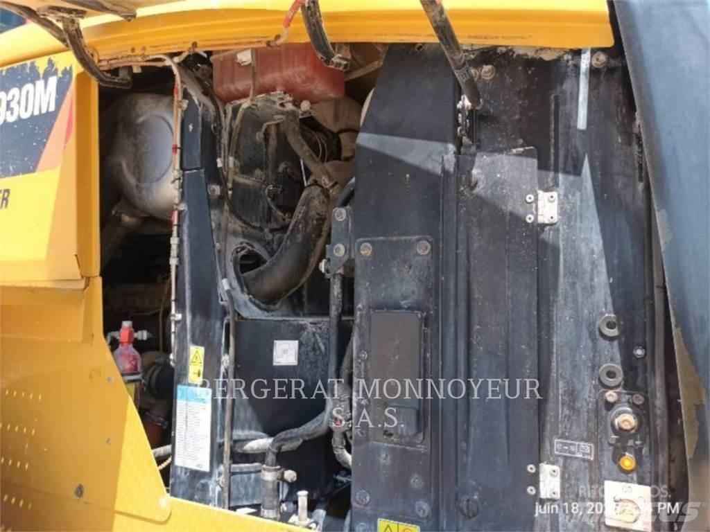 CAT 930M Kolové nakladače