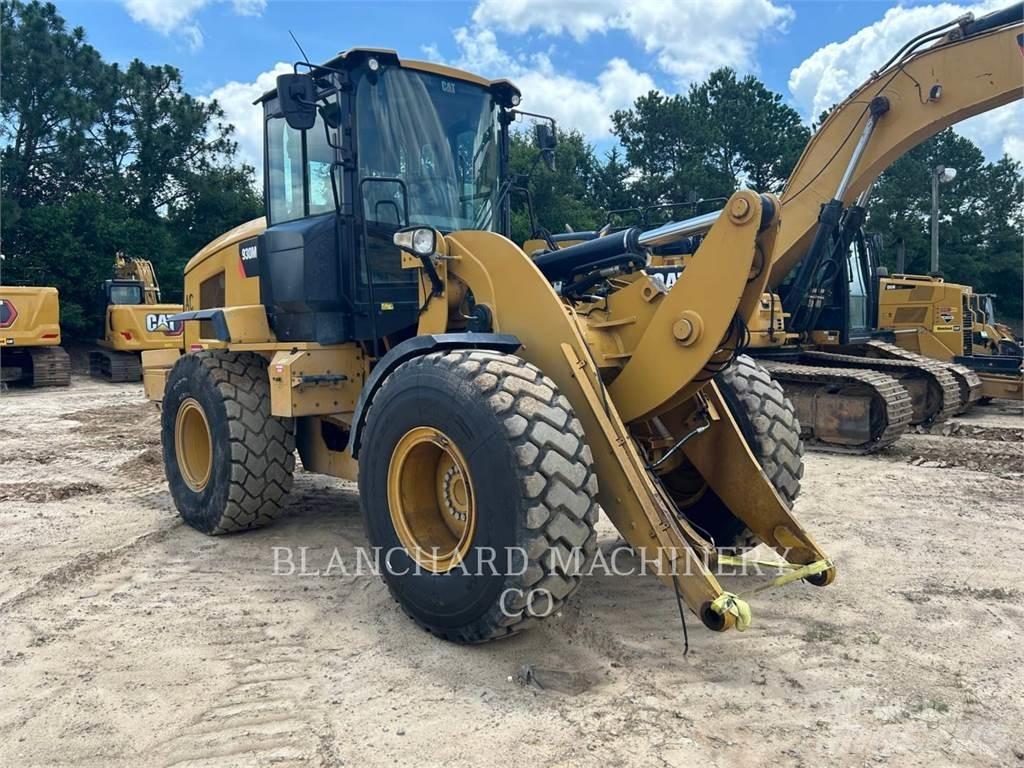 CAT 930M Kolové nakladače