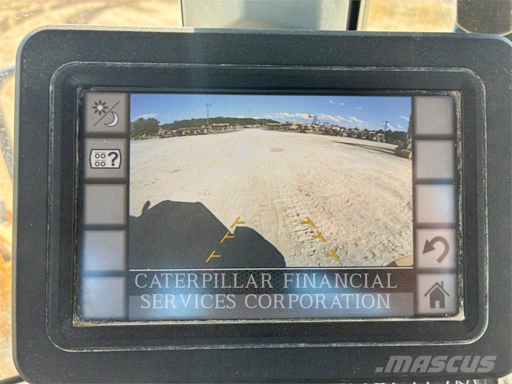 CAT 930M Kolové nakladače