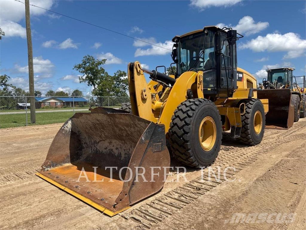 CAT 930M Kolové nakladače
