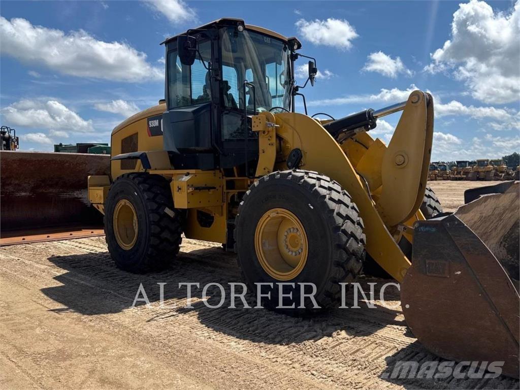 CAT 930M Kolové nakladače