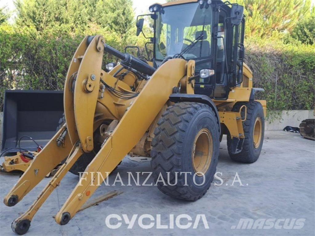 CAT 930M Kolové nakladače