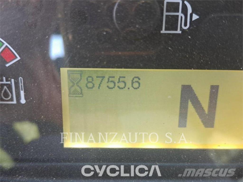 CAT 930M Kolové nakladače