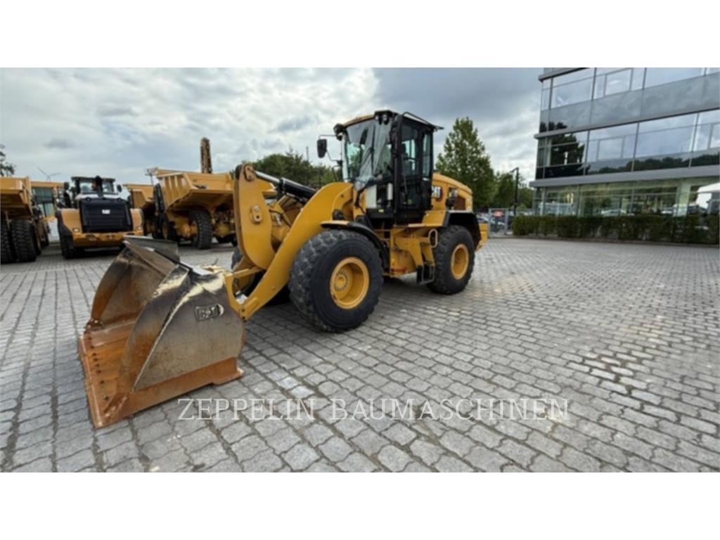 CAT 930M Kolové nakladače