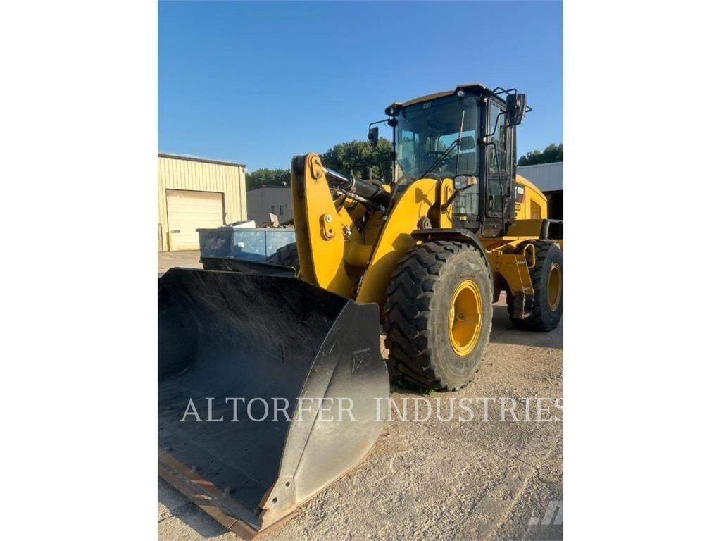 CAT 930M Kolové nakladače