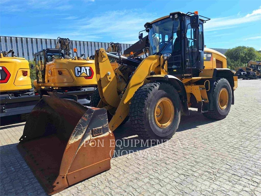CAT 930M Kolové nakladače