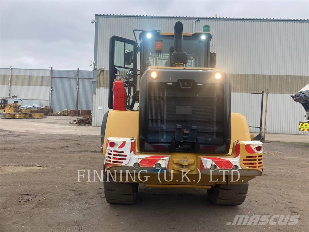 CAT 930M Kolové nakladače