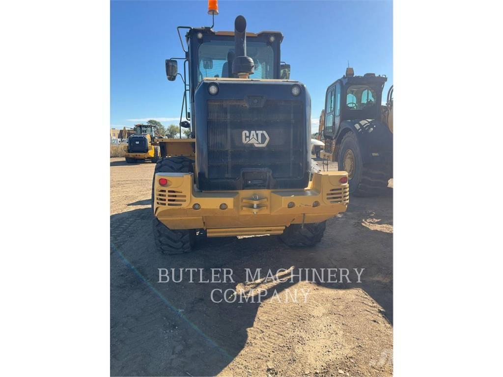 CAT 930M Kolové nakladače