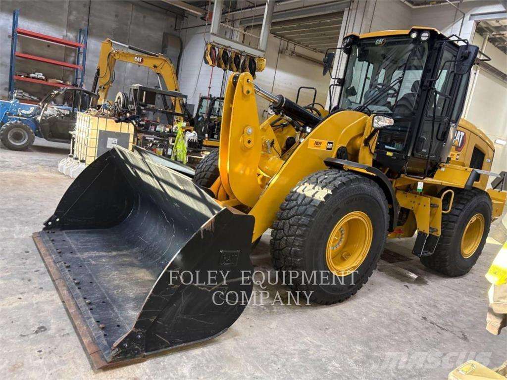 CAT 930M Kolové nakladače