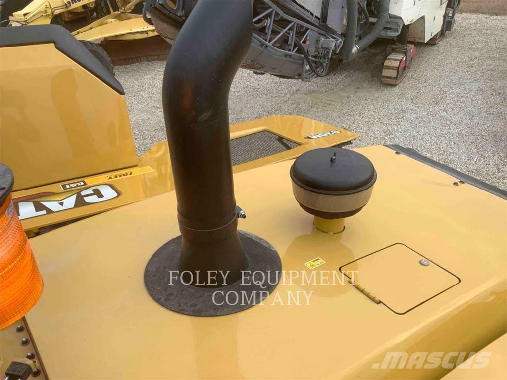 CAT 930M Kolové nakladače