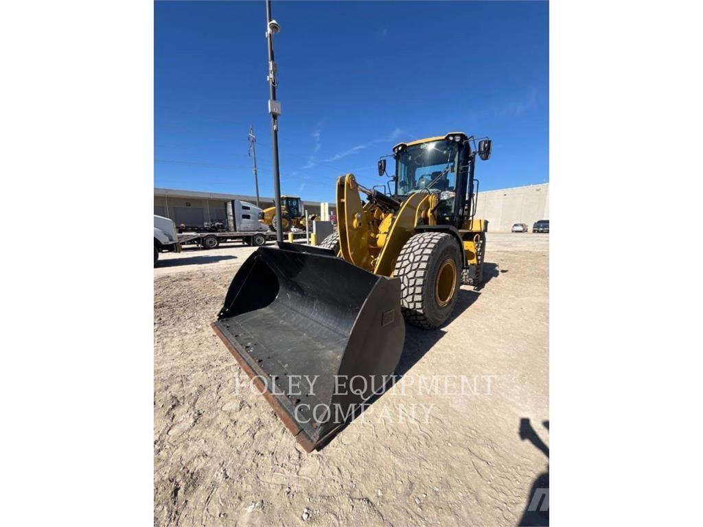 CAT 930M Kolové nakladače