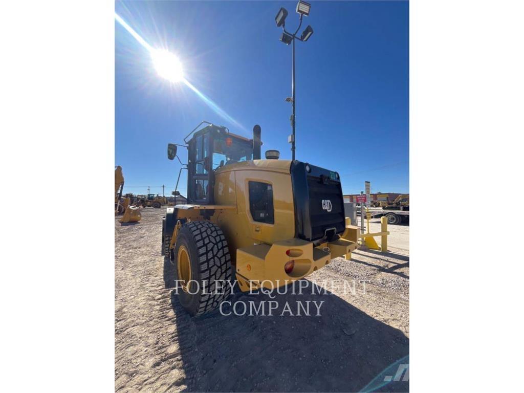 CAT 930M Kolové nakladače