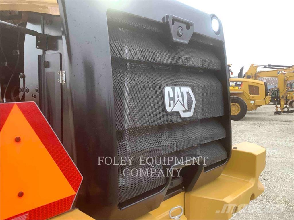 CAT 930M Kolové nakladače