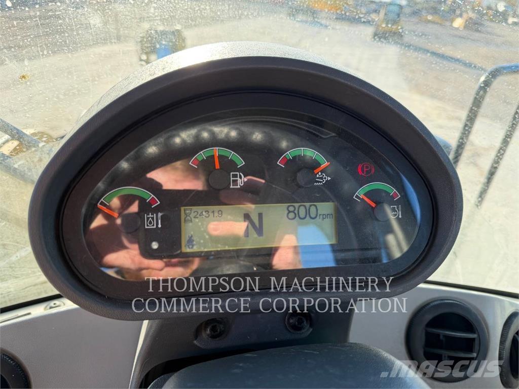 CAT 930M Kolové nakladače